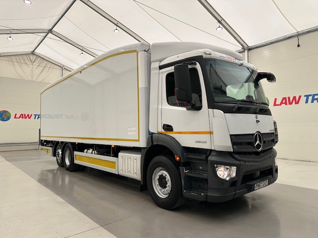 Mercedes Antos 2532 6×2 Rear Lift Day Cab Fridge Box