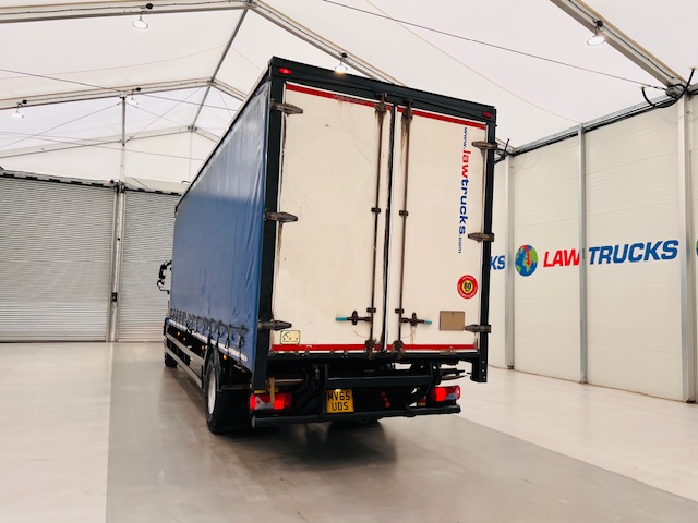 MAN TGM 18.250 Sleeper Cab Curtainsider