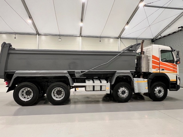 Volvo FMX 420 8×4 Day Cab Steel Tipper
