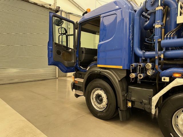 Scania P420 8×4 Sleeper Cab Vacuum Tanker