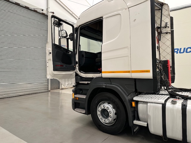 Scania R450 6×2 Rear Lift Highline Tractor Unit PTO