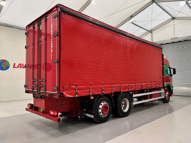 Volvo FM 450 6×2 Sleeper Cab Curtainsider