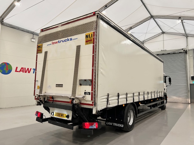 MAN TGM 18.250 4×2 Sleeper Cab Curtainsider