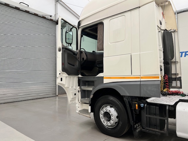 DAF XF 460 4×2 Super Space Cab Tractor Unit