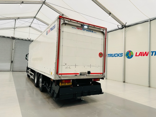Iveco Stralis 310 AT 6×2 Box Van