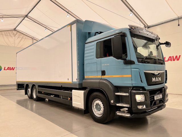MAN TGS 26.320 6×2 Sleeper Cab Insulated Box Van
