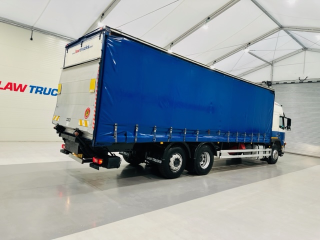 Volvo FM 300 6×2 Sleeper Cab Curtainsider