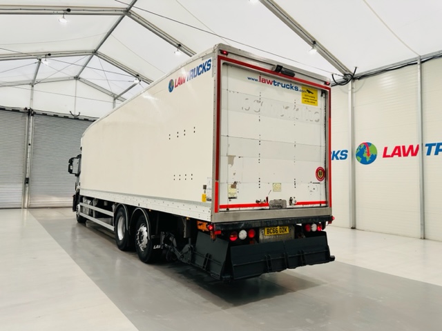 Iveco Stralis 310 AT 6×2 Box Van