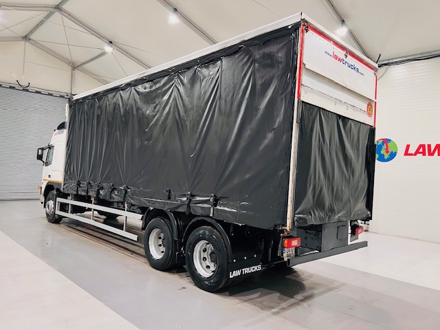 Volvo FM9 260 10 Tyre Sleeper Cab Curtainsider