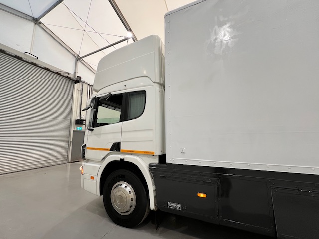 Scania P94 220 4×2 Sleeper Cab Box Van Manual