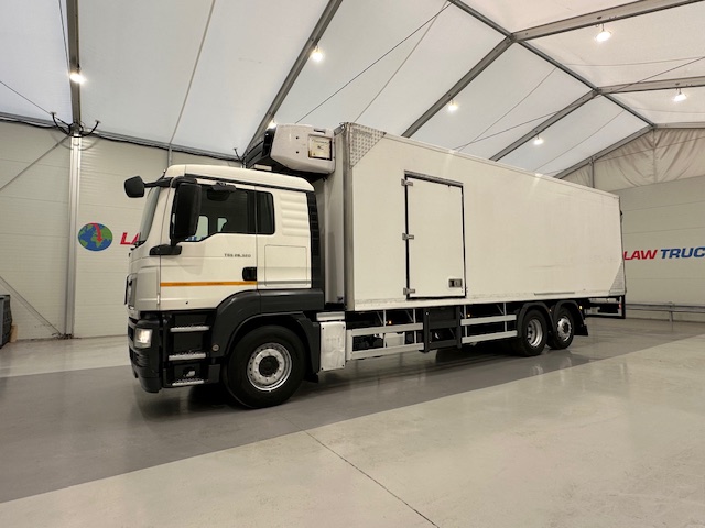 MAN TGS 26.320 6×2 Sleeper Cab Fridge Box