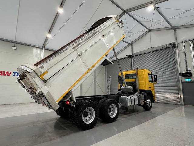 Volvo FM 300 6×4 Day Cab Tipper