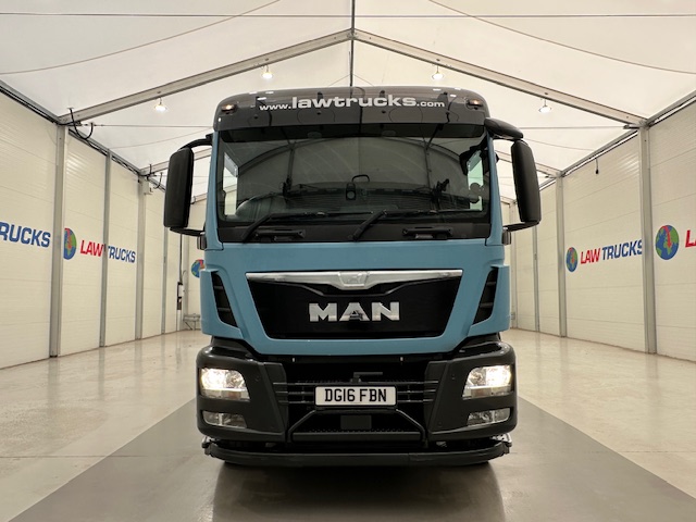 MAN TGS 26.360 6×2 Sleeper Cab Insulated Box Van