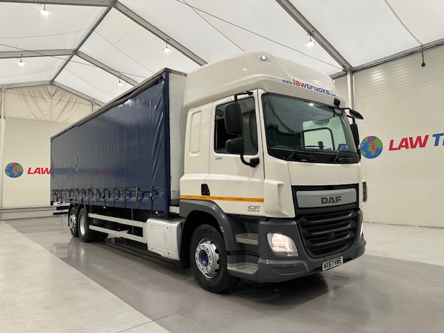 DAF CF 330 6×2 Rear Lift Sleeper Cab Curtainsider