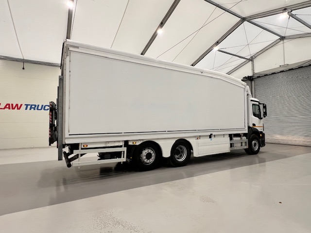 Mercedes Antos 2540 6×2 Rear Lift Day Cab Fridge Box