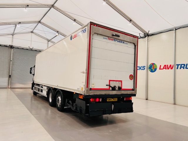 Iveco Stralis 310 AT 6×2 Box Van