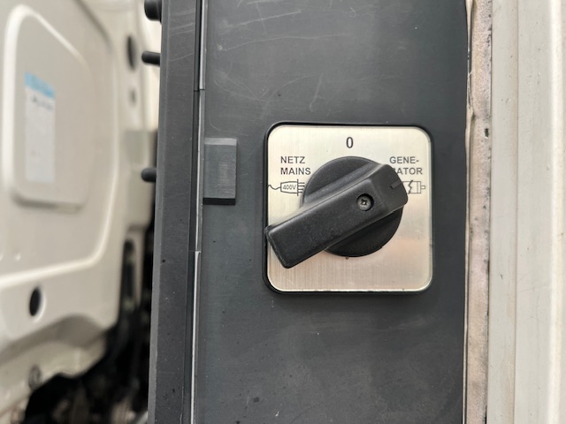 Mercedes Actros 2532 6×2 Rear Lift Day Cab Fridge Box