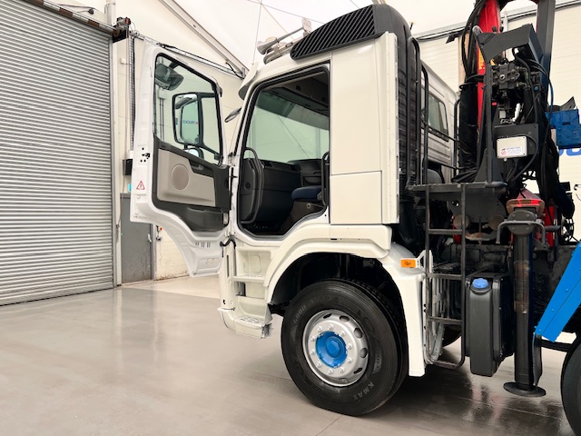 Volvo FM 460 8×4 Steel Tipper Grab