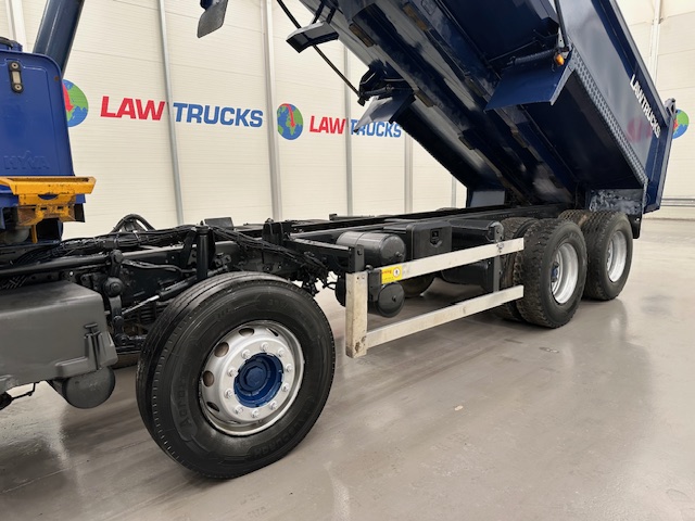 Scania P370 8×4 Sleeper Cab Tipper Manual