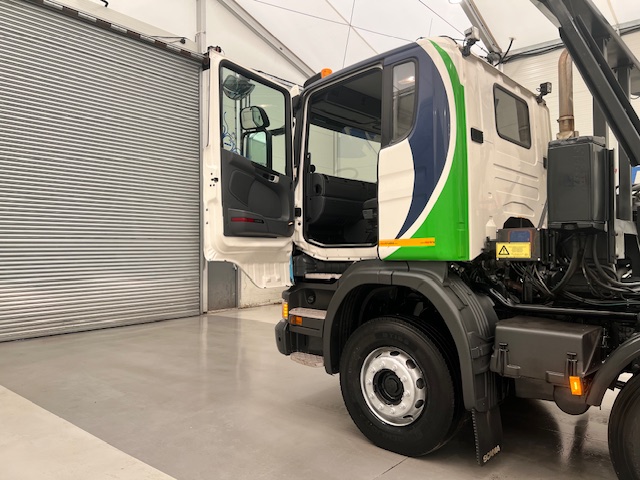 Scania G410 8×4 Rest Cab Hookloader Drawbar