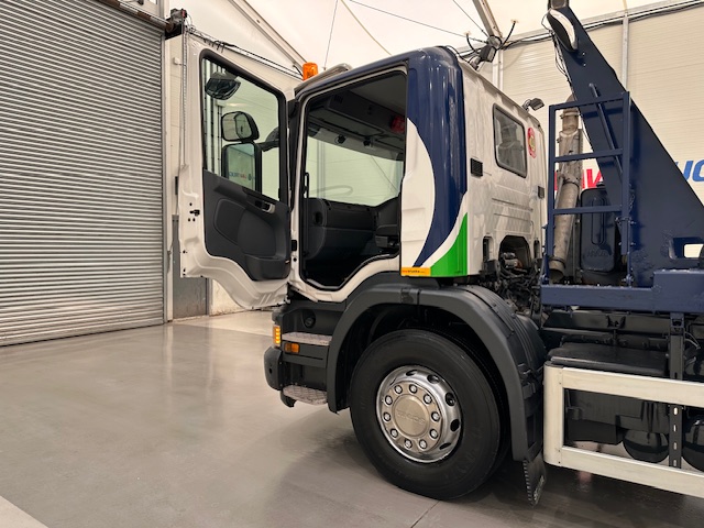 Scania P250 4×2 Day Cab Skip Loader