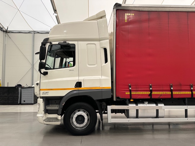DAF CF 310 Sleeper Cab Curtainsider