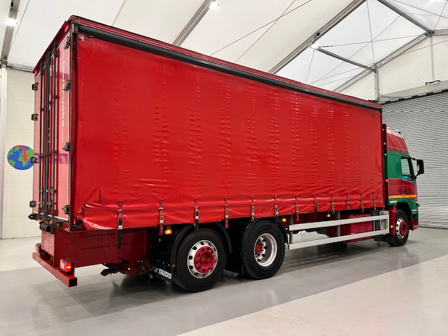 Volvo FM 450 6×2 Sleeper Cab Curtainsider