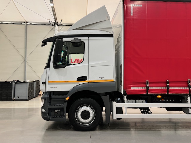 Mercedes Actros 1824 4×2 Sleeper Cab Curtainsider