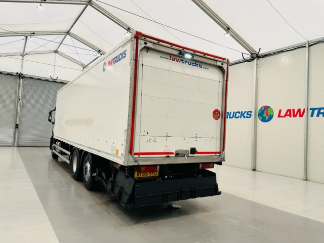 Iveco Stralis 310 AT 6×2 Box Van