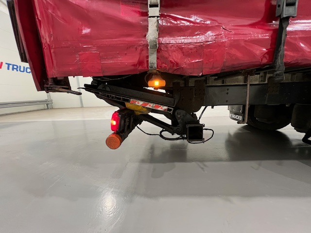 Scania P230 4×2 Sleeper Cab Curtainsider