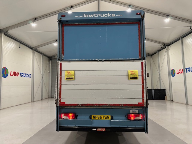 Scania P320 6×2 10 Tyre Rear Lift Insulated Box Van