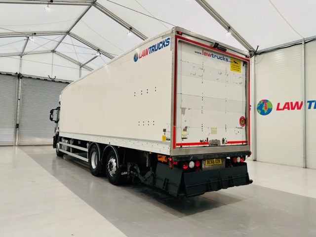 Iveco Stralis 310 AT 6×2 Box Van