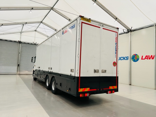 Mercedes 2543 6×2 10 Tyre Rear Lift Sleeper Cab Box Van