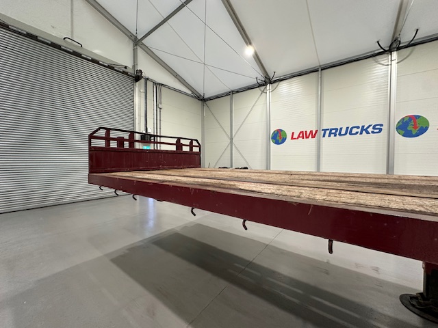 Montracon Tri Axle Flatbed Brick Grab Trailer