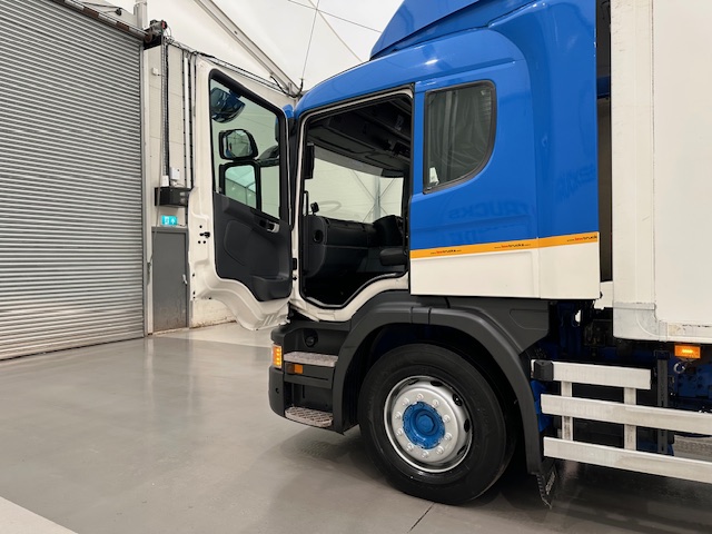 Scania P250 4×2 Sleeper Cab Fridge Box