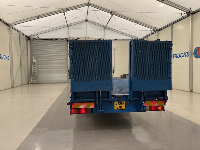 Scania 114 340 6×2 Sleeper Cab Beavertail