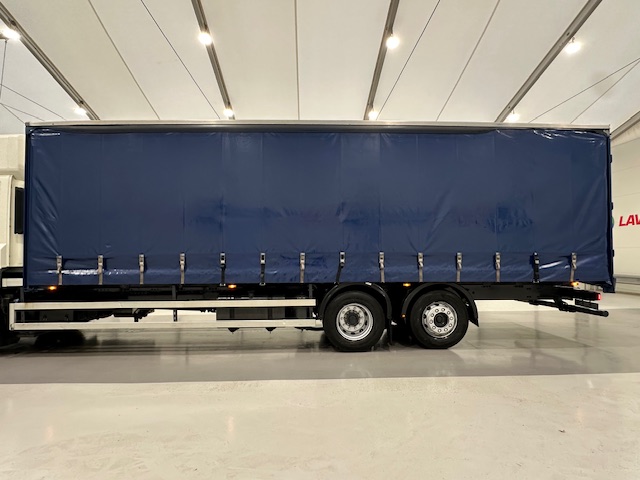 DAF CF 330 6×2 Rear Lift Sleeper Cab Curtainsider