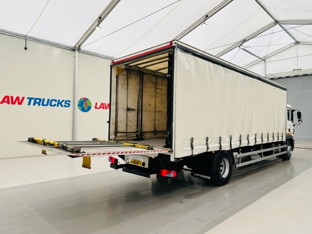 MAN TGM 18.250 Sleeper Cab Curtainsider