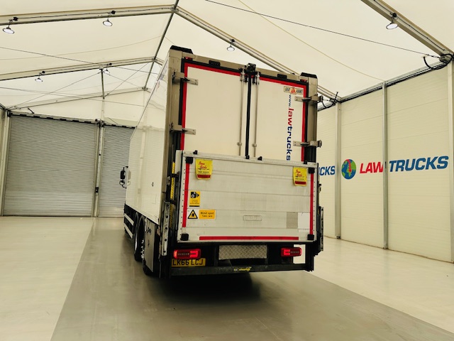 DAF CF 290 6×2 Rear Steer Fridge Box