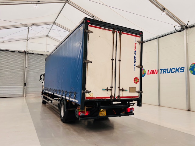 MAN TGM 18.250 Sleeper Cab Curtainsider