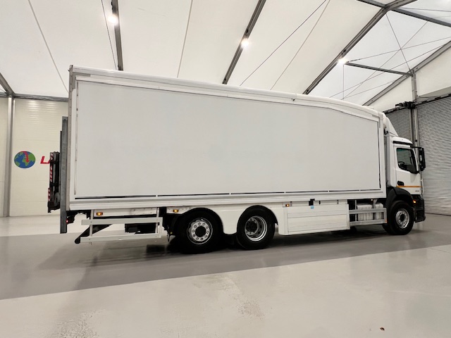 Mercedes Antos 2540 6×2 Rear Lift Day Cab Fridge Box