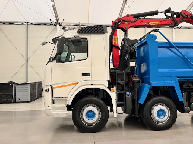 Volvo FM 460 8×4 Steel Tipper Grab