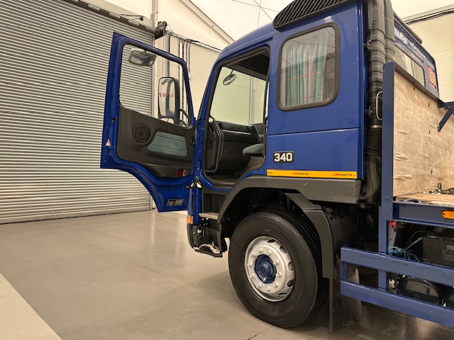 Volvo FM12 340 Rear Lift Sleeper Beavertail