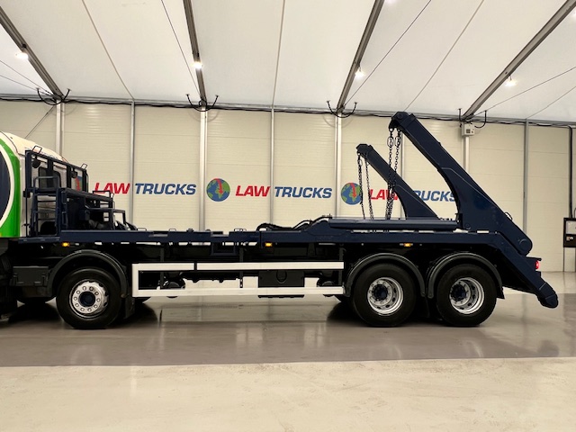 Scania P370 8×4 Sleeper Cab Skip Loader