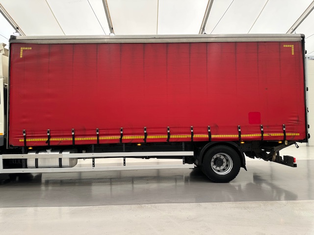 DAF CF 310 Sleeper Cab Curtainsider