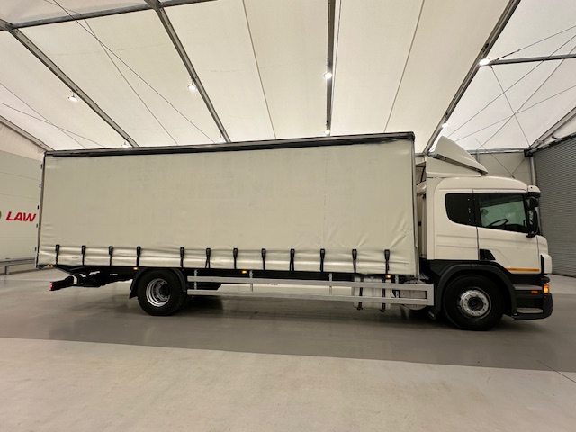 Scania P230 4×2 Sleeper Cab Curtainsider Manual