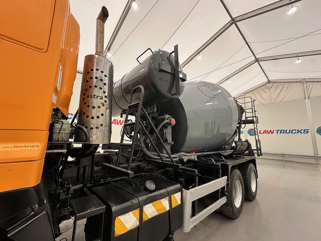 Hino 700 3241 8×4 Cement Mixer