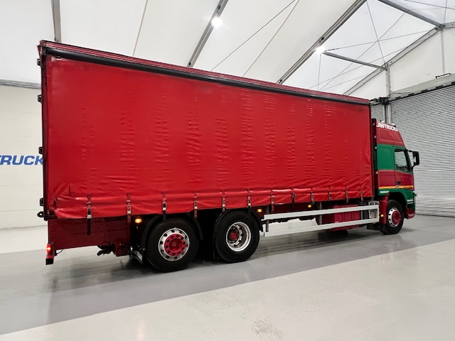 Volvo FM 450 6×2 Sleeper Cab Curtainsider