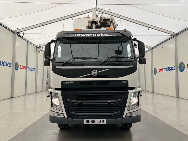 Volvo FM 410 8×4 Sleeper Cab Tar Spec Tipper