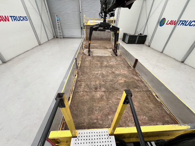 Mercedes Axor 2529 Rear Lift Brick Grab Manual